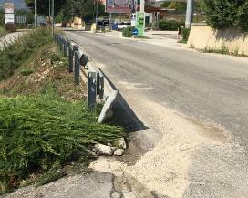 L’AQUILA: LETTRICE DENUNCIA, ”STATALE 17 BIS TRA ERBA ALTA E GUARD RAIL ROTTI”