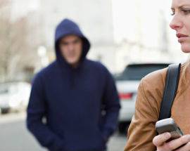 NON SI RASSEGNA A FINE STORIA, STALKER IN MANETTE A PESCARA