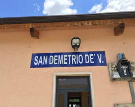 SAN DEMETRIO NE’ VESTINI: DA 140 ANNI STAZIONE FERROVIARIA HA NOME ERRATO