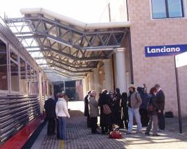 TRENI VECCHI E IN RITARDO: PENDOLARI TORNANO A DENUNCIARE DISSERVIZI TUA