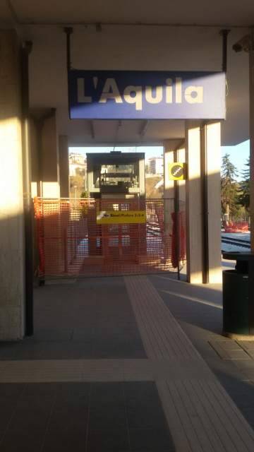STAZIONE L’AQUILA: ATTIVISTI M5S, ”TERZO BINARIO ANCORA INACCESSIBILE A DISABILI”