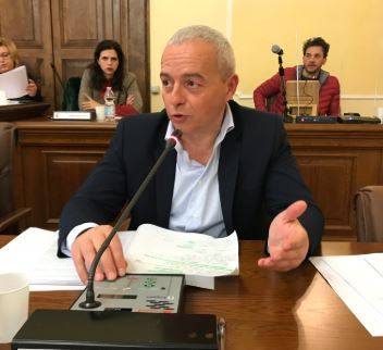 SULMONA: AVVISO GARANZIA AD ASSESSORE MARIANI, SINDACO CASINI E MAGGIORANZA FANNO QUADRATO
