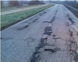 BUCHE E STRADE ROTTE A CAPITIGNANO, DANNI A VETTURE E RICHIESTA INTERVENTO