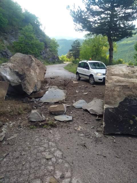 MASSI IN STRADA: CHIUSA LA PROVINCIALE 45, ISOLATA SENARICA DI CROGNALETO