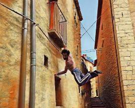 ARRAMPICATA: STREET BOULDER A CASTEL DEL MONTE, LA TERZA EDIZIONE ”TRA I BORGHI PIU’ BELLI D’ITALIA”