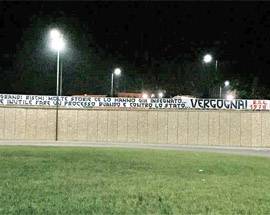 GRANDI RISCHI: STRISCIONE ULTRAS L’AQUILA, ”INUTILI PROCESSI ALLO STATO”