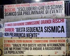 GRANDI RISCHI: 6 ANNI FA LA RIUNIONE, STRISCIONI POLEMICI A L’AQUILA