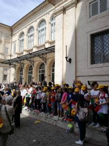 PAPA FRANCESCO E MATTARELLA INCONTRANO STUDENTI DA ISOLA  DEL GRAN SASSO E COLLEDARA