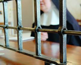 CASOLI: SUORA RAGGIRATA DA FALSI DIPENDENTI INPS