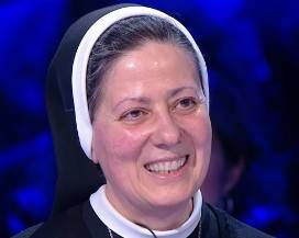 SUOR CARLA VENDITTI FRA I MARSICANI PIU’ INFLUENTI DEL 2019: STRAPPA RAGAZZE DA STRADA FRA ABRUZZO E LAZIO