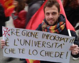 DIRITTI CIVILI: IN CENTINAIA IN PIAZZA ALL’AQUILA, SFILA ANCHE IL PD CHE HA VOTATO CONTRO GENDER