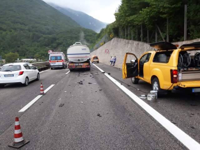 TAMPONAMENTO SULL’A24,FERITO ESTRATTO DA LAMIERE