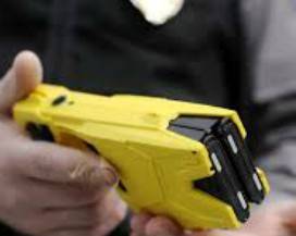 RAPINA IN GIOIELLERIA A ROSETO: TITOLARE COLPITA CON TASER