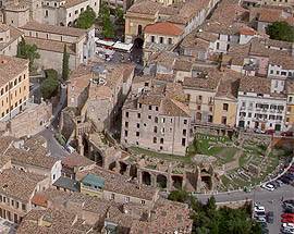 TERAMANI ALL’AQUILA: GIU’ LE MANI DAL TEATRO ROMANO D’INTERAMNIA