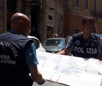CHIETI: TELA ‘ESOTERICA’ FUORI CHIESA, INDIVIDUATI AUTORI