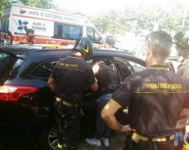 PAURA A MOSCIANO: BIMBO DI 30  GIORNI RESTA CHIUSO IN AUTO