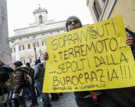 TERREMOTO: OK AL DECRETO, MANIFESTANTI INCONTRANO BOLDRINI, GRASSO E PD