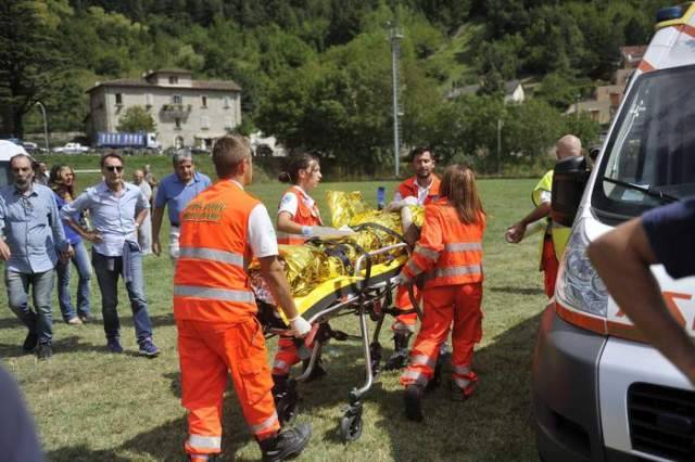 TERREMOTO CENTRO ITALIA: VOLONTARI A PESCARA DEL TRONTO, ”E’ PEGGIO DELL’AQUILA”
