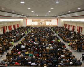 TESTIMONI DI GEOVA: IN 1500 DALL’ABRUZZO AL CONGRESSO SPECIALE DI BARI