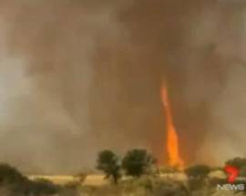 TROMBA D’ARIA INCANDESCENTE, IL VIDEO CON IL ”TORNADO DI FUOCO”