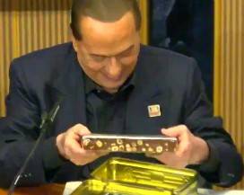 DOLCE AQUILANO A BERLUSCONI: ”DOMANI DIRANNO CHE SONO QUI SOLO PER TORRONE”