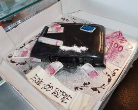 TRADITO DA TORTA CHE INVITA A DROGARSI: ALBANESE NEI GUAI A TERAMO