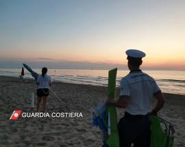 SPIAGGE LIBERE: A TORTORETO SEQUESTRATE ATTREZZATURE BALNEARI ABUSIVE