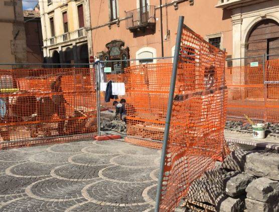 TRAVERTINO AL POSTO DELLA PIETRA, POLEMICHE A SULMONA, BIANCHI, ”PRESERVARE STORIA E BELLEZZA”