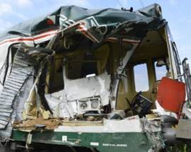TRAGEDIA FERROVIARIA: TRENO CONTRO FURGONE, SEI MORTI