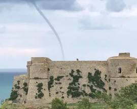 TROMBA MARINA: SPETTACOLARI IMMAGINI DALLA COSTA DEI TRABOCCHI, METEO