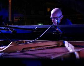 ”’LA MUSICA E’ VITA E UN CUORE CHE BATTE”, LE PASSIONI  DEL CARDIOCHIRURGO, CANTANTE E MUSICISTA UGO MINUTI