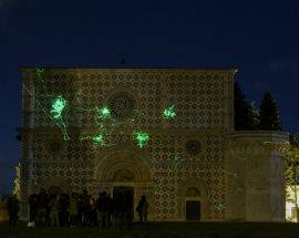 L’AQUILA: TORNA RE_PLACE, LE LUCI TRASFORMANO IL CENTRO STORICO IN UN MUSEO A CIELO APERTO