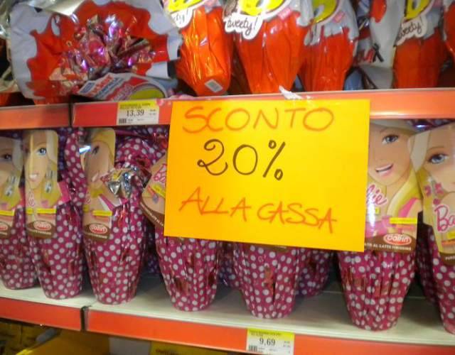PASQUA IN SUPERMERCATO: SI COMPRA TORNA L’AGNELLO IN TAVOLA, DOLCI OK