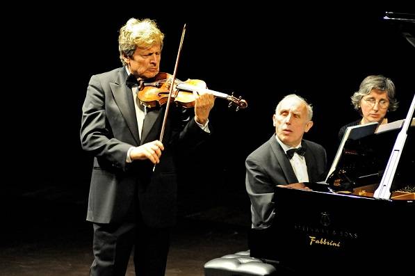 MUSICA: UTO UGHI E BRUNO CANINO ALL’AQUILA PER CHIUDERE I 70 ANNI DELLA ”BARATTELLI”
