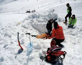 TRAVOLTI DA VALANGA, CORSO PER SALVATAGGIO A ROCCA DI CAMBIO