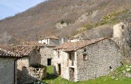 VENDE BORGO SU EBAY, ”IMPRENDITORI STRANIERI BLOCCATI DA BUROCRAZIA”