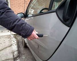 PENNE: AUTO PROFESSIONISTA DANNEGGIATA, UNA DENUNCIA