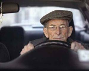 MEZZO SECOLO AL VOLANTE SENZA INFRAZIONI, A TERAMO ACI PREMIA PIONIERI GUIDA