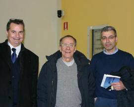 VECCHIONI INCANTA L’AQUILA CON IL SUO LIBRO: ”VIVETE SEMPRE NELLA LUCE”