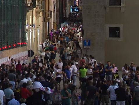 L’AQUILA: APPROVATO PIANO SICUREZZA, VIGILI IN GIRO DI NOTTE, CONTROLLI IN CENTRO E SULLE STRADE