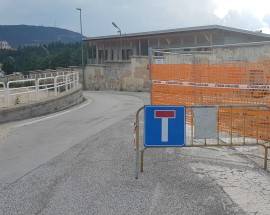 MALTEMPO L’AQUILA: CHIUSA VIA ACQUASANTA, ”CRITICITA’ MURO CASERMA ROSSI”