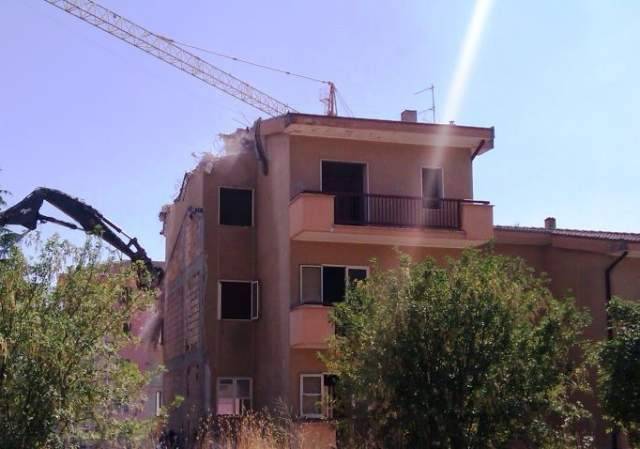 L’AQUILA: RUSPE A LAVORODEMOLIZIONI IN VIA AMITERNUM
