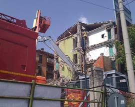 L’AQUILA: CITTA’ CAMBIA FACCIA, DEMOLIZIONI IN VIA CROCE ROSSA