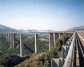 AL VIA CONTROLLI SUI VIADOTTI DELL’A24, ”ARMATURE DETERIORATE, RISCHI CROLLI”