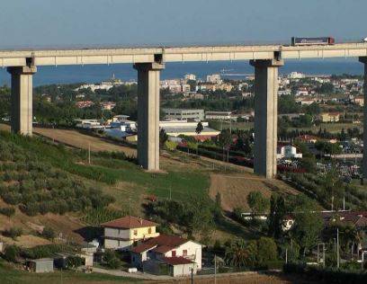 TORTORETO: RAGAZZO DI 19 ANNI SI UCCIDE DOPO AVER POSTATO VIDEO SUI SOCIAL