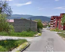 CALCINACCI DA CASA INAGIBILE, DANNEGGIATE AUTO ALL’AQUILA
