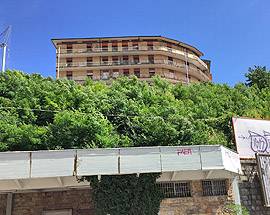 RICOSTRUZIONE: SI DEMOLISCE PALAZZO DELLA COLLINETTA DI BELVEDERE
