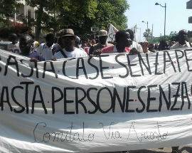 MIGRANTI: A MONTESILVANO COMITATO DI VIA ARIOSTO IN CORTEO, ”NON CI AFFITTANO CASE, SINDACO CI AIUTI”