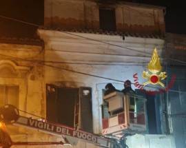INCENDIO DISTRUGGE CASA INAGIBILE: MORTO 55ENNE A LORETO APRUTINO