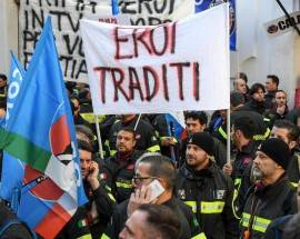 VIGILI DEL FUOCO DI TERAMO A ROMA PER CHIEDERE PARI TRATTAMENTO RETRIBUTIVO